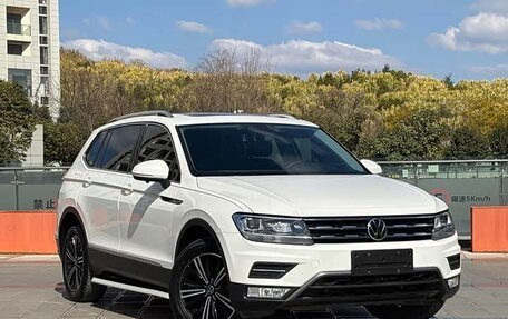 Volkswagen Tiguan II, 2020 год, 2 090 000 рублей, 1 фотография