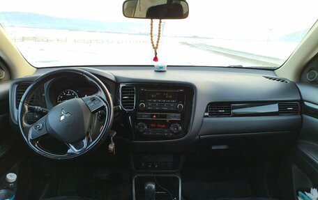 Mitsubishi Outlander III рестайлинг 3, 2019 год, 2 050 000 рублей, 2 фотография