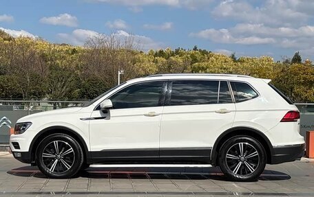 Volkswagen Tiguan II, 2020 год, 2 090 000 рублей, 8 фотография