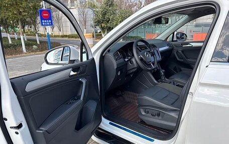 Volkswagen Tiguan II, 2020 год, 2 090 000 рублей, 10 фотография