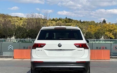 Volkswagen Tiguan II, 2020 год, 2 090 000 рублей, 18 фотография