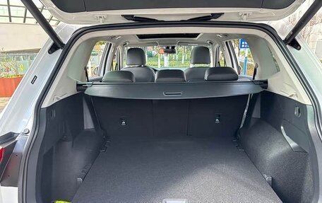 Volkswagen Tiguan II, 2020 год, 2 090 000 рублей, 17 фотография