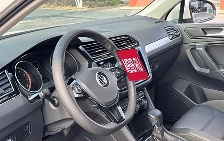 Volkswagen Tiguan II, 2020 год, 2 090 000 рублей, 12 фотография