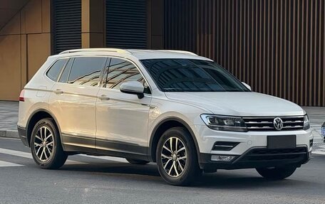 Volkswagen Tiguan II, 2020 год, 2 085 000 рублей, 2 фотография