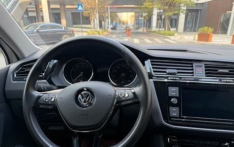 Volkswagen Tiguan II, 2020 год, 2 085 000 рублей, 11 фотография