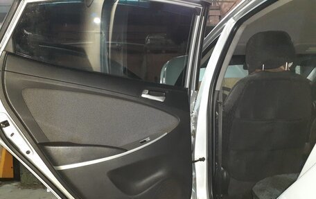 Hyundai Solaris II рестайлинг, 2014 год, 1 000 000 рублей, 13 фотография