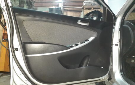 Hyundai Solaris II рестайлинг, 2014 год, 1 000 000 рублей, 11 фотография