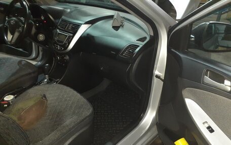 Hyundai Solaris II рестайлинг, 2014 год, 1 000 000 рублей, 16 фотография