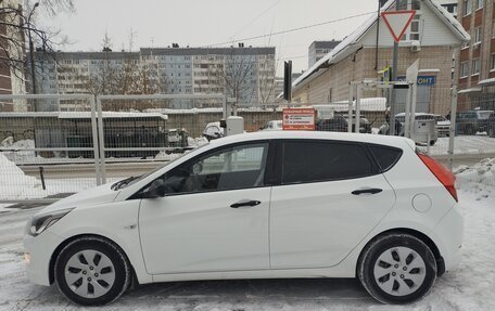 Hyundai Solaris II рестайлинг, 2015 год, 950 000 рублей, 2 фотография