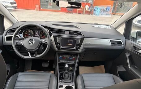 Volkswagen Touran III, 2021 год, 1 690 000 рублей, 7 фотография