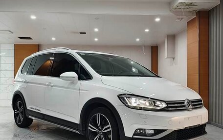 Volkswagen Touran III, 2021 год, 1 690 000 рублей, 1 фотография