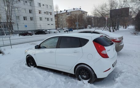 Hyundai Solaris II рестайлинг, 2015 год, 1 090 000 рублей, 1 фотография