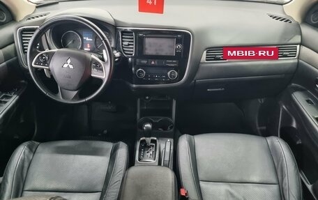 Mitsubishi Outlander III рестайлинг 3, 2012 год, 1 390 000 рублей, 8 фотография