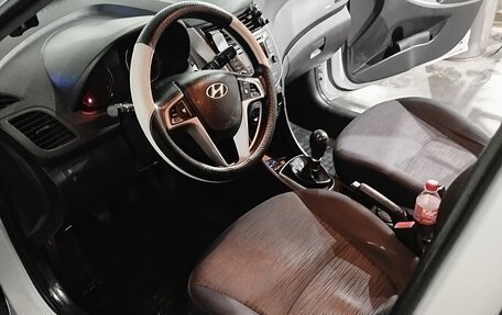 Hyundai Solaris II рестайлинг, 2015 год, 1 090 000 рублей, 5 фотография