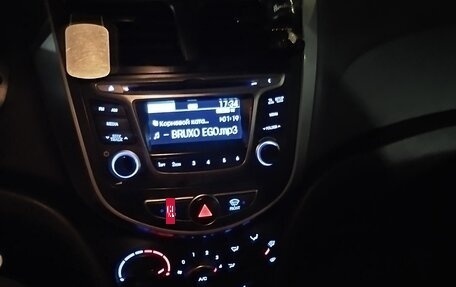 Hyundai Solaris II рестайлинг, 2015 год, 1 090 000 рублей, 4 фотография