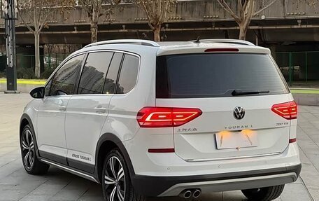 Volkswagen Touran III, 2021 год, 1 720 000 рублей, 5 фотография