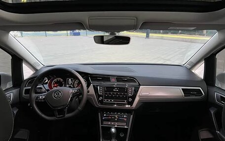 Volkswagen Touran III, 2021 год, 1 720 000 рублей, 8 фотография