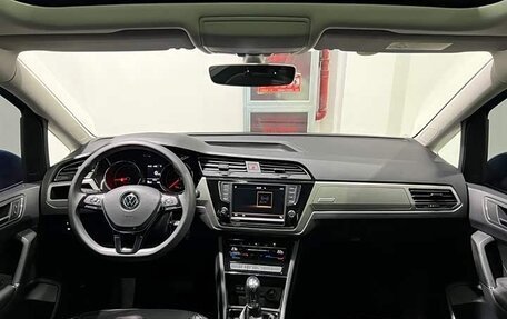 Volkswagen Touran III, 2021 год, 1 710 000 рублей, 7 фотография