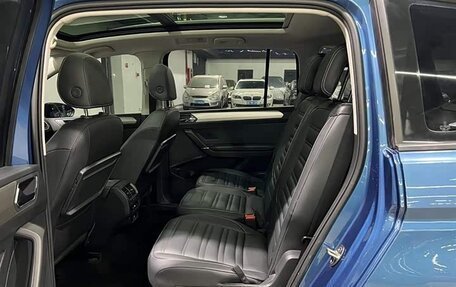 Volkswagen Touran III, 2021 год, 1 710 000 рублей, 8 фотография