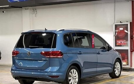 Volkswagen Touran III, 2021 год, 1 710 000 рублей, 4 фотография