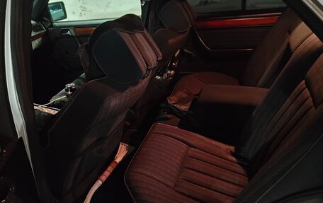 Mercedes-Benz W124, 1993 год, 1 300 000 рублей, 9 фотография