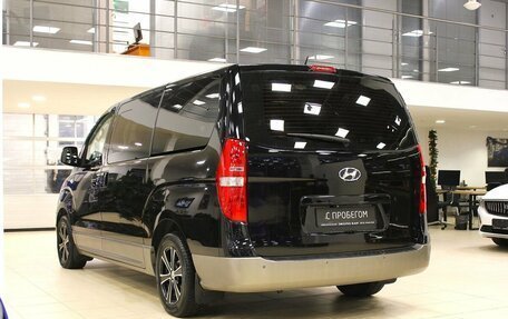 Hyundai H-1 II рестайлинг, 2016 год, 1 930 000 рублей, 4 фотография