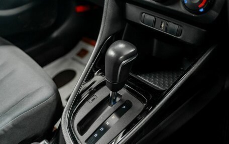 Toyota Yaris, 2020 год, 1 290 000 рублей, 14 фотография