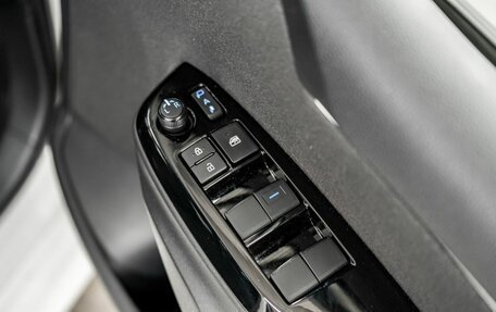 Toyota Yaris, 2020 год, 1 290 000 рублей, 16 фотография