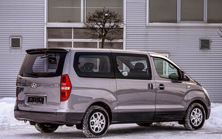 Hyundai Grand Starex Grand Starex I рестайлинг 2, 2011 год, 1 795 000 рублей, 6 фотография