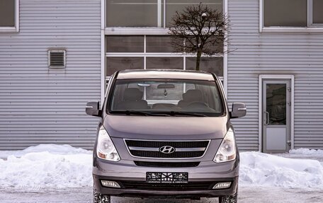 Hyundai Grand Starex Grand Starex I рестайлинг 2, 2011 год, 1 795 000 рублей, 2 фотография
