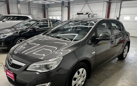Opel Astra J, 2010 год, 700 000 рублей, 1 фотография