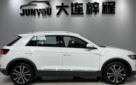 Volkswagen T-Roc I, 2022 год, 2 800 000 рублей, 7 фотография