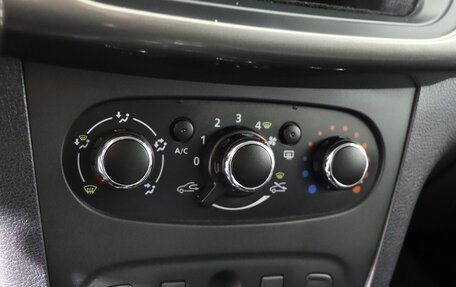 Renault Logan II, 2015 год, 749 990 рублей, 18 фотография