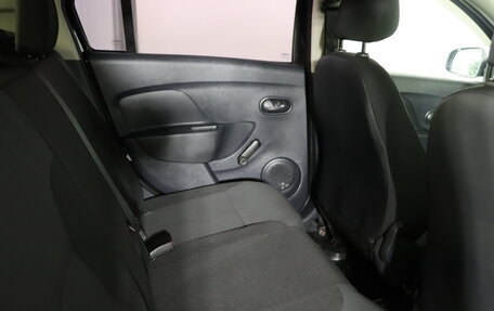 Renault Logan II, 2015 год, 749 990 рублей, 20 фотография