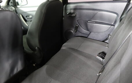 Renault Logan II, 2015 год, 749 990 рублей, 19 фотография