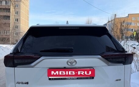 Toyota RAV4, 2020 год, 3 250 000 рублей, 5 фотография