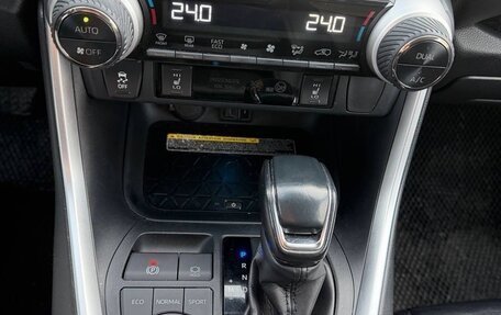 Toyota RAV4, 2020 год, 3 250 000 рублей, 22 фотография