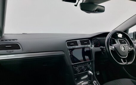 Volkswagen Golf VII, 2017 год, 1 950 000 рублей, 12 фотография