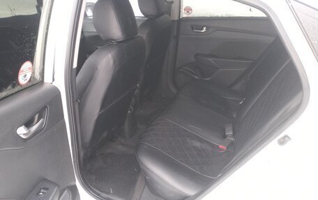 Hyundai Solaris II рестайлинг, 2018 год, 600 000 рублей, 9 фотография