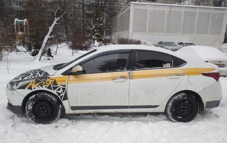 Hyundai Solaris II рестайлинг, 2018 год, 600 000 рублей, 2 фотография