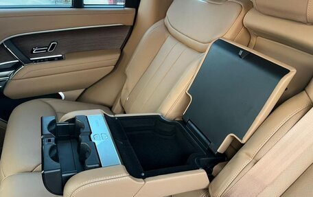 Land Rover Range Rover IV рестайлинг, 2025 год, 27 990 000 рублей, 21 фотография