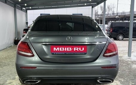 Mercedes-Benz E-Класс, 2018 год, 3 499 000 рублей, 4 фотография