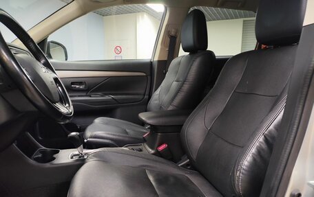 Mitsubishi Outlander III рестайлинг 3, 2015 год, 1 549 000 рублей, 10 фотография