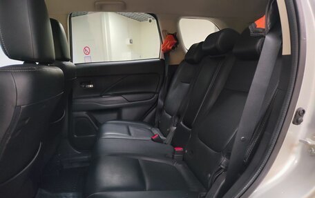 Mitsubishi Outlander III рестайлинг 3, 2015 год, 1 549 000 рублей, 11 фотография