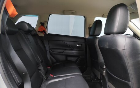 Mitsubishi Outlander III рестайлинг 3, 2015 год, 1 549 000 рублей, 13 фотография