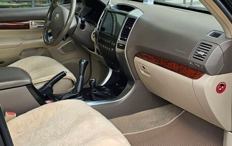 Toyota Land Cruiser Prado 120 рестайлинг, 2004 год, 1 950 000 рублей, 3 фотография