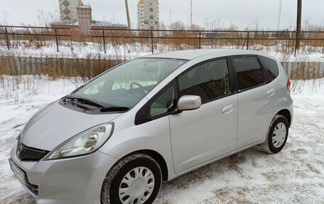 Honda Fit III, 2010 год, 875 000 рублей, 4 фотография