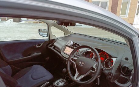 Honda Fit III, 2010 год, 875 000 рублей, 9 фотография