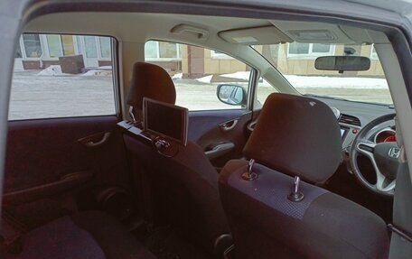 Honda Fit III, 2010 год, 875 000 рублей, 11 фотография