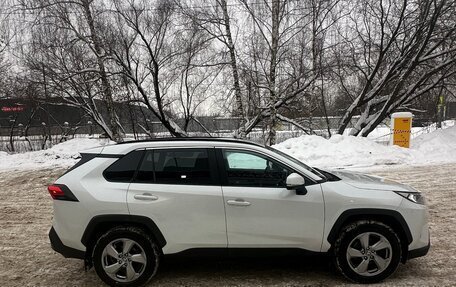 Toyota RAV4, 2021 год, 3 100 000 рублей, 4 фотография